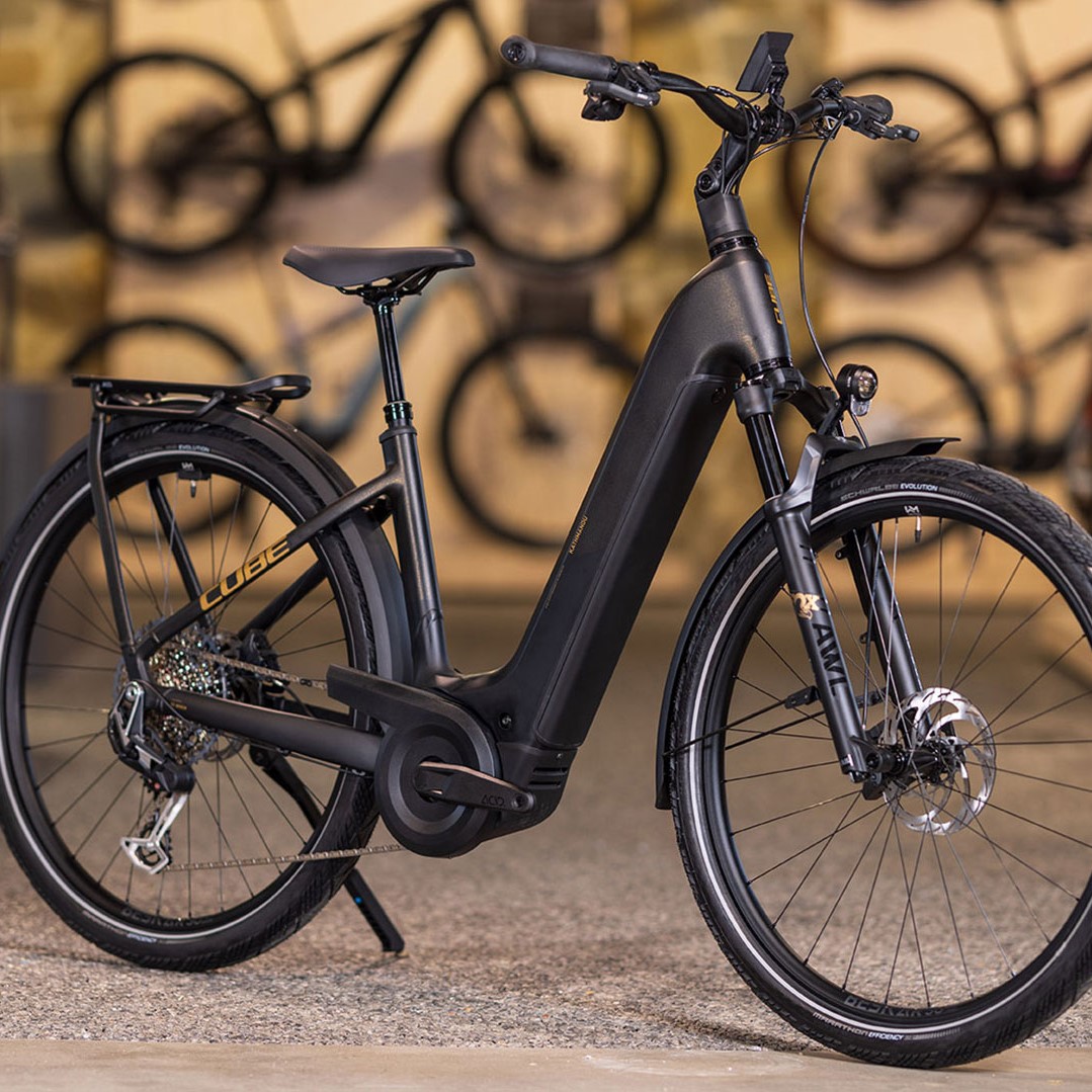 Nouveauté Cube VAE Kathmandu Hybrid chez Mondovélo